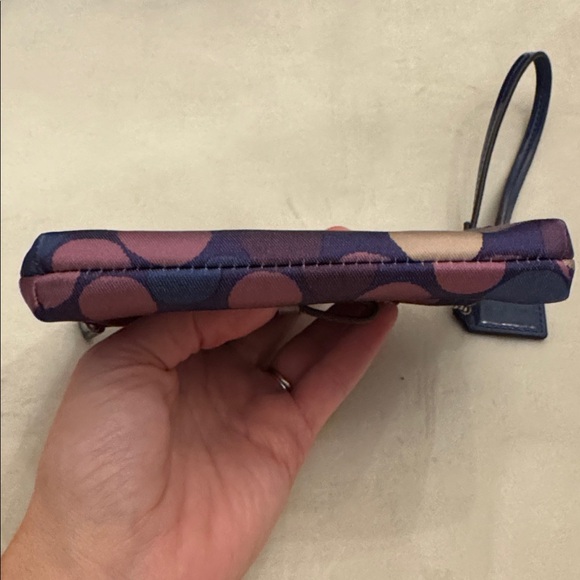 EUC! Coach Polka Dot Bow Wristlet - Picture 11 of 11